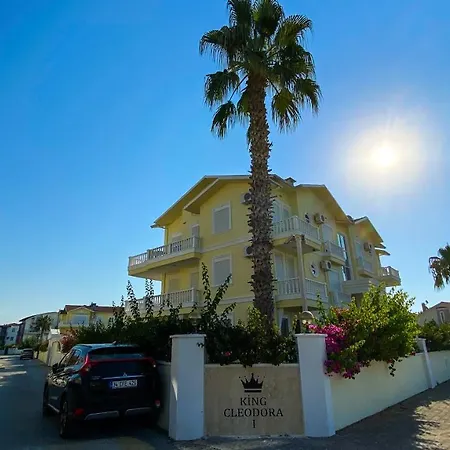 King Cleodora Garden Apartment